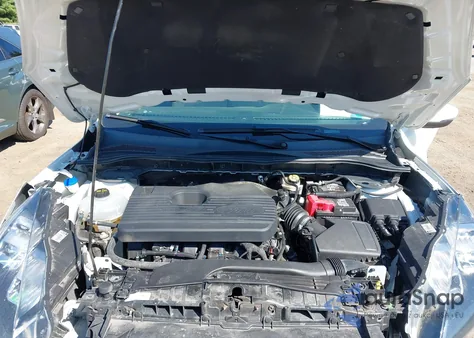 2020 Ford Escape Titanium z USA, uszkodzony, nr VIN 1FMCU9J98LUB15425